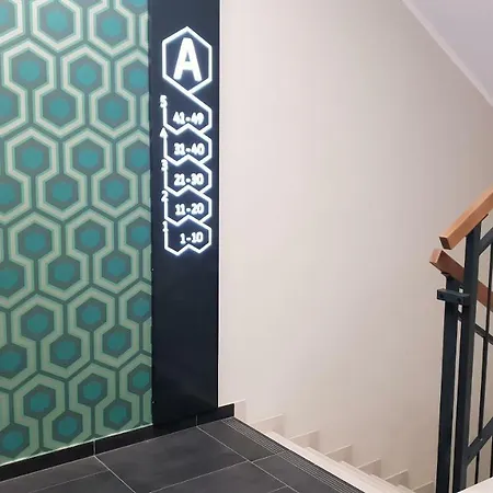 - Targi, Dworzec Apartament *